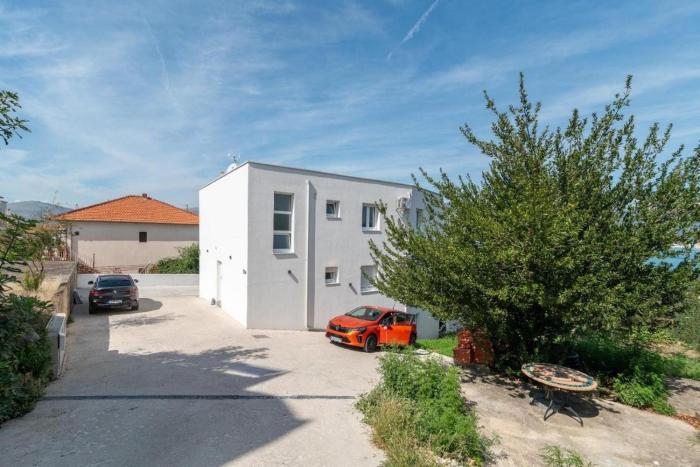 Family-friendly apartments with swimming pool Mastrinka, Ciovo - 23984