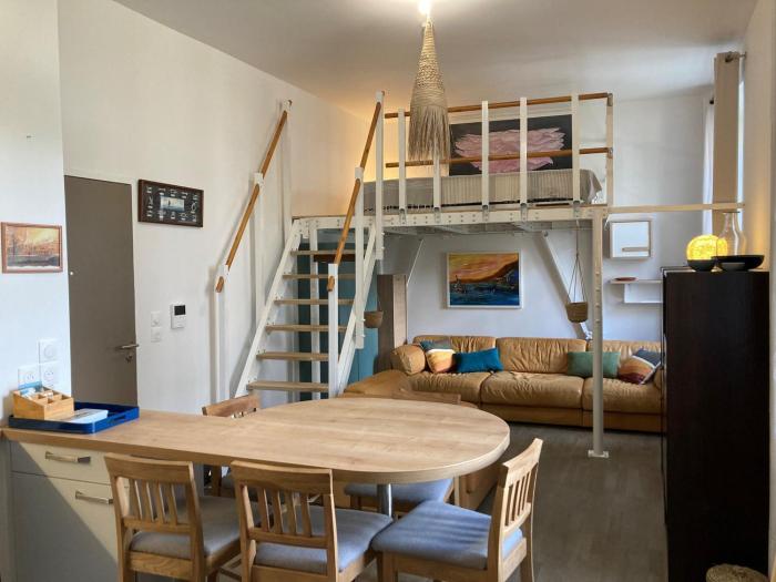 Studio neuf avec mezzanine au cœur de Le Palais - FR-1-418-267