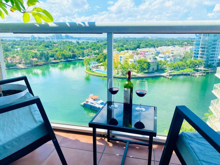 OCEAN BAY VIEWS 2Bdr 2Bath BEACH CONDO PARKING