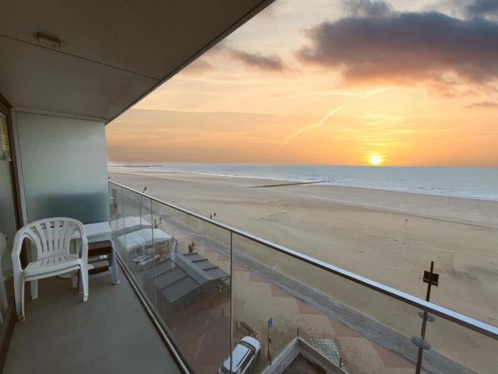 Sunny Beachfront Apartment - Blankenberge T103