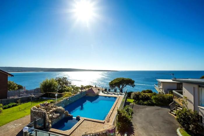 Breathtaking Clifftop Ocean Views from Unit 12