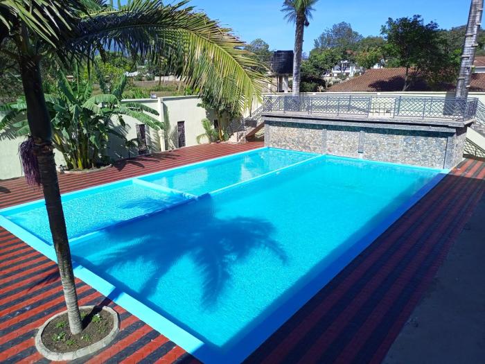 Lush Garden Apartment