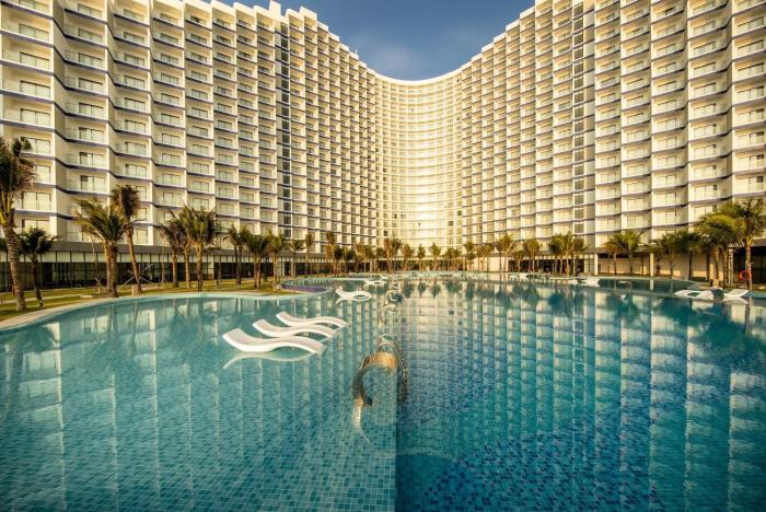 Seaview apartment in The Arena Cam Ranh resort