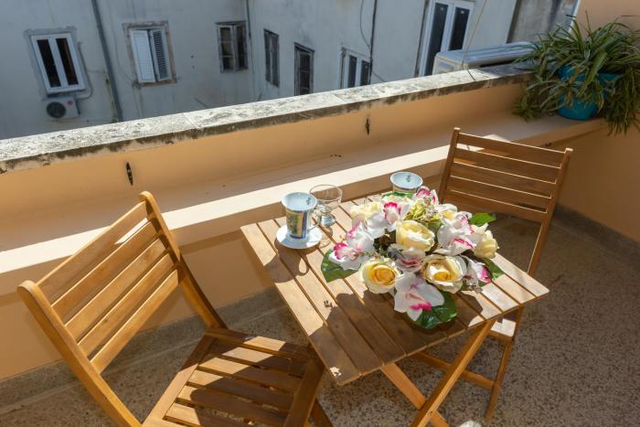 Boki 2 one bedroom apartment in old town with balcony