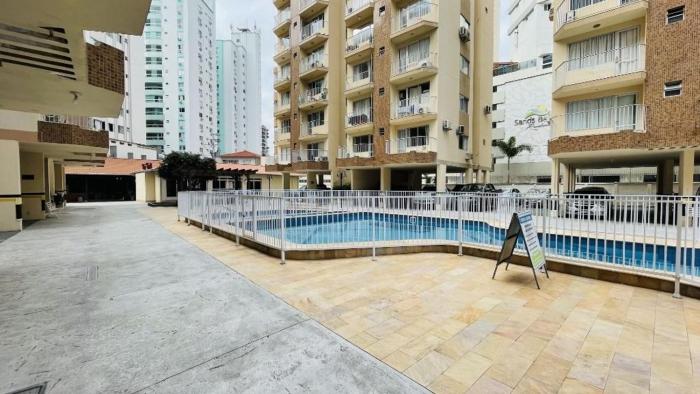Apartamento com piscina