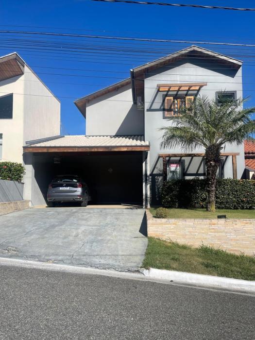 Casa em condomínio em Taubaté