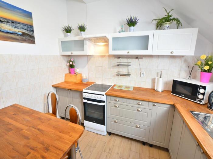 Holiday apartment, 3 bedrooms, garden, S owino