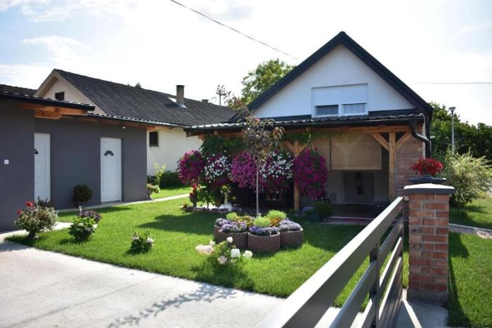 Apartments with parking space Valpovo, Slavonija - 24020