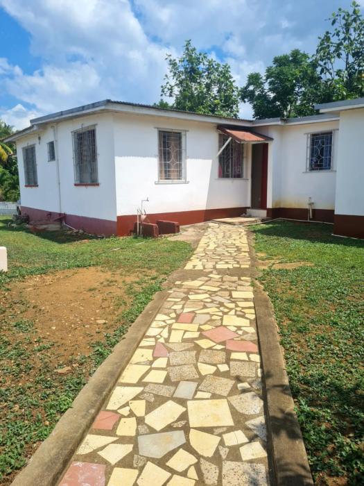 Linstead Riverview Retreat