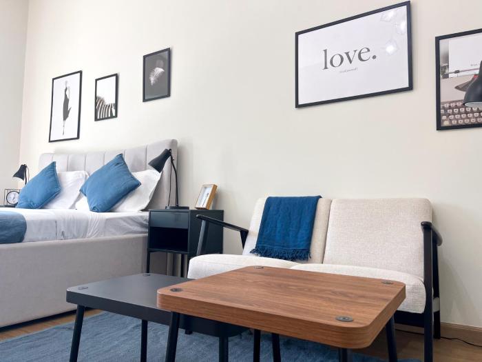 Modern Renovated Studio Building 197 - 5 Min Walking from Metro and Pavilions