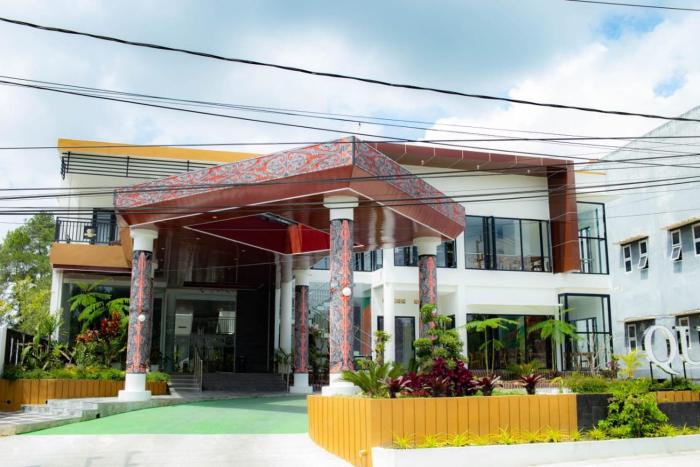 Queen Parrona Hotel by Sativa