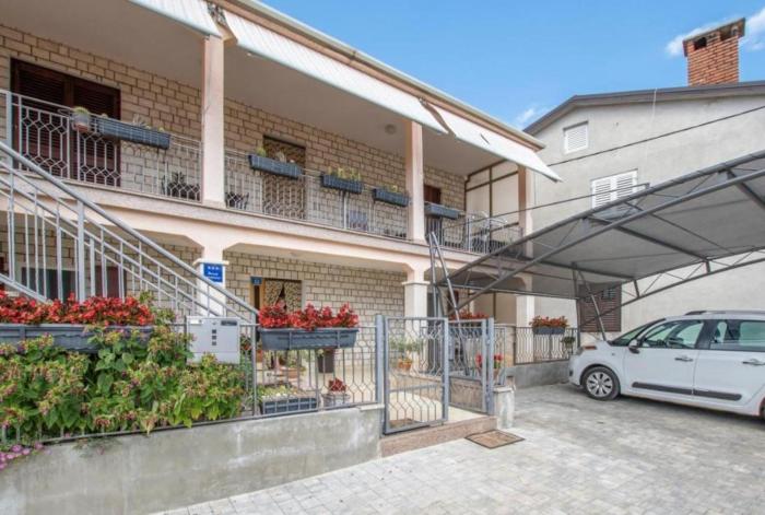 Comfortable apartment in Umag with parking space