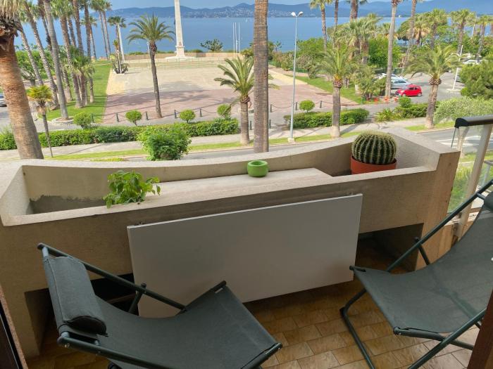 Charmant studio en front de mer avec balcon