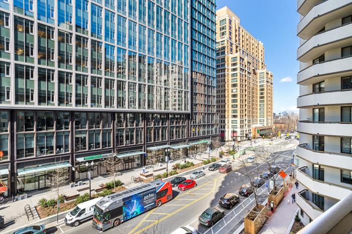 Comfortable Apartment with Top Amenities