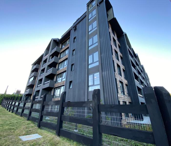 Dpto costero vista al lago, piscina y jacuzzi