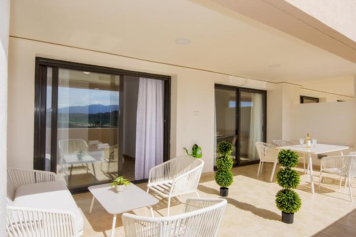 A Estrenar con Terraza Piscina y Parking Gratis