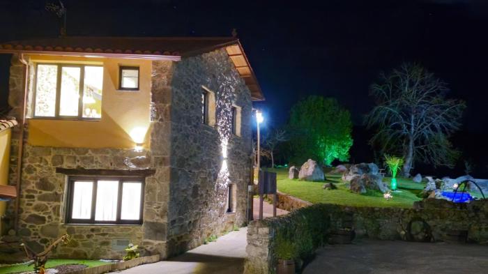 As Penedas, Casa dos Arcos