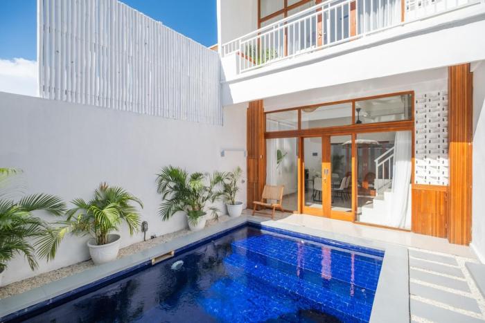 OG Cruz - Central & Stylish Canggu Pool Villa - Sleeps 7