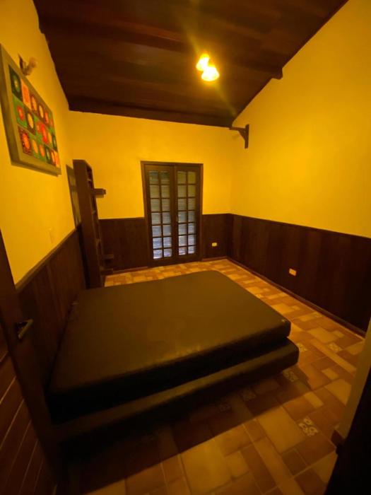 Casa com Piscina e com rio cristalino em Boiçucanga