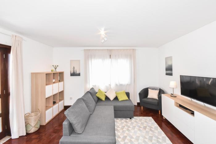 Beautiful Porto Gaia - Views, Metro & Free Parking