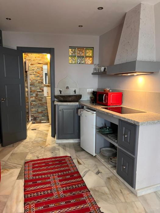 Estudio Amplio con Vistas Parciales al Mar