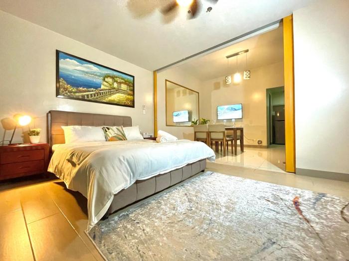 Luxury Bgc Condo At Uptown Area #oursw21e