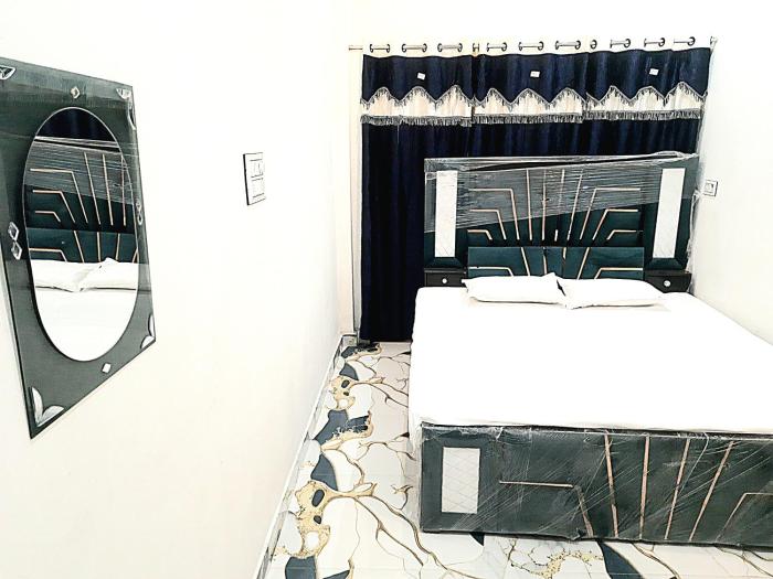 7BHK FLATS AC & NON AC ROOMS in KASHI VISHWANATH JYOTIRLING The Sacred Stay APARTMENT