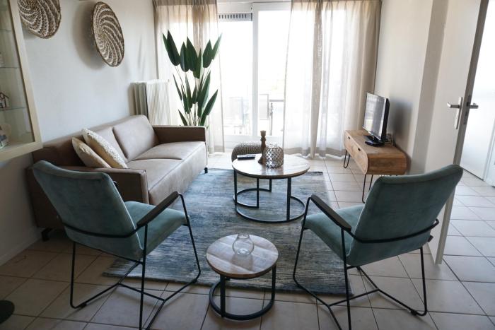 Kustverhuur, Oude manege, Nieuwvliet 14-16