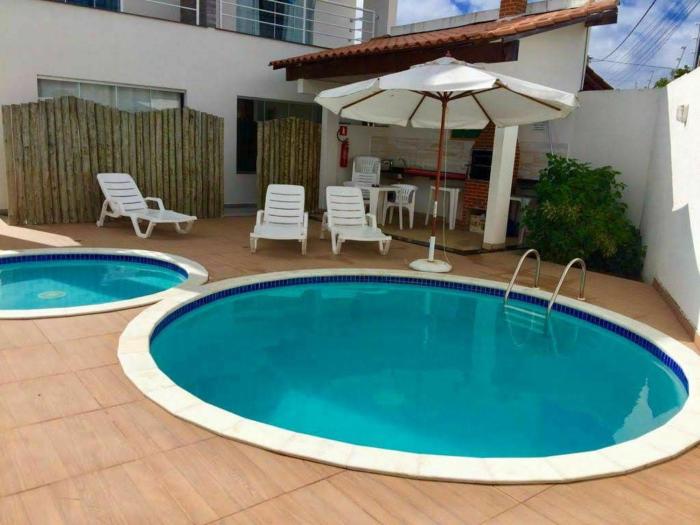 Apto completo a 5 minutos praia Taperapuan, com ar condicionado, piscina e churrasqueira