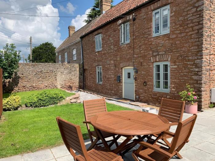 Sunny 4-bedroom cottage with South facing garden - Sunflower Cottage