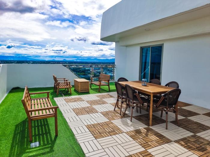 2BR Luxury Penthouse Christmas Stay with Wide Balcony and 7ft Billiards The Polaris Penthouse at Azure North