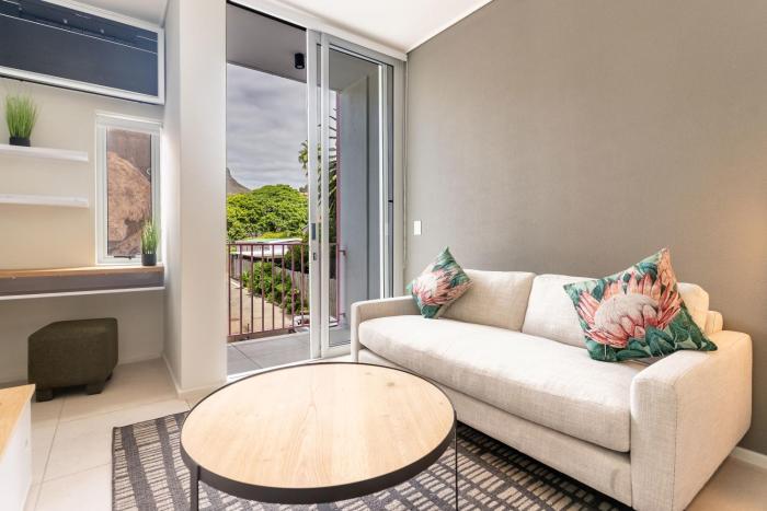 The Rose 204: Studio Apartment with Rooftop Pool