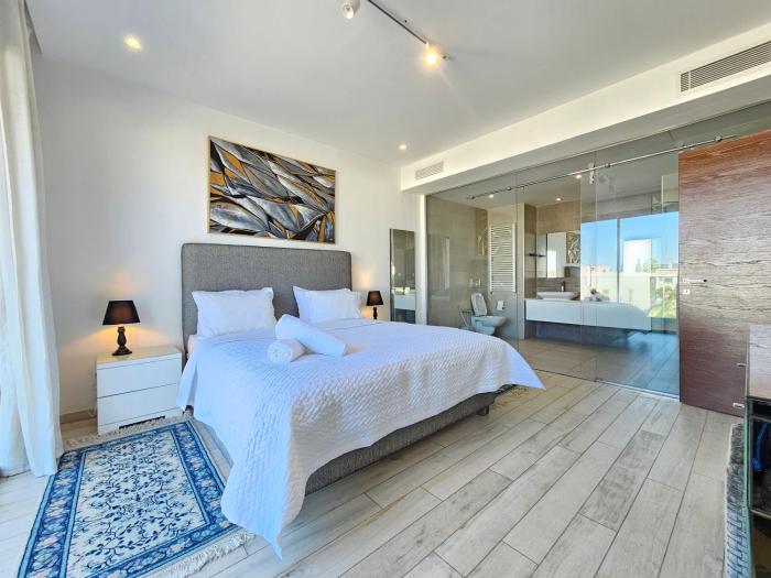 Stylish luxe house with gardens in la Marsa