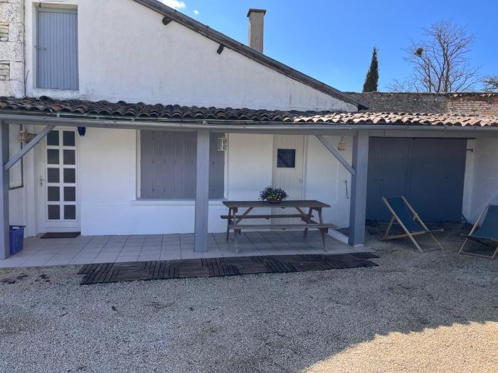 Maison entre campagne et ville proche Futuroscope