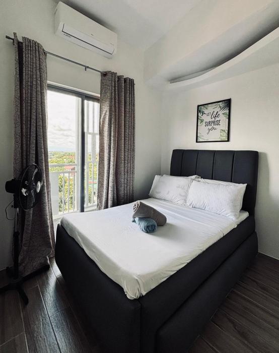 A Smooth Cozy City Loft