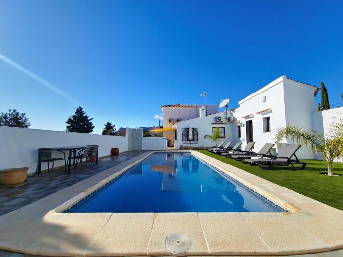La Novela 4 - by Holiday Rentals Villamar