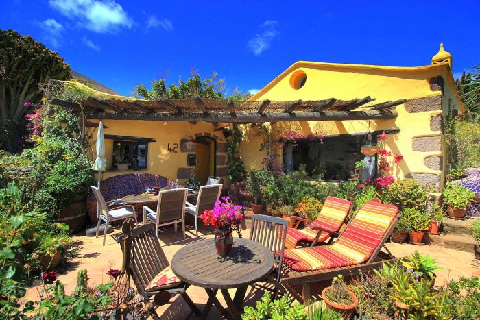 FELIZ - Sauna, beheizter Pool, Sonnenbett, Spielplatz, 2x2 m Bett