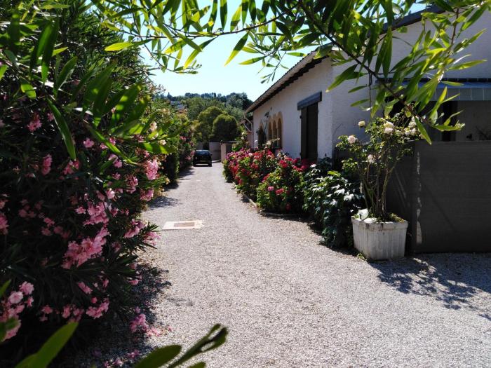 Gîte Bastide la Palmeraie - au calme, dans propriété, parking assuré
