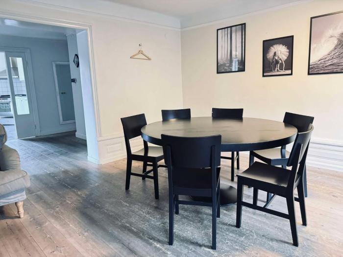 Spacious flat for large group