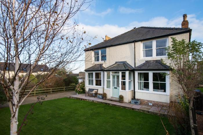 Leaholme Cottage - fabulous coastal cottage for 8