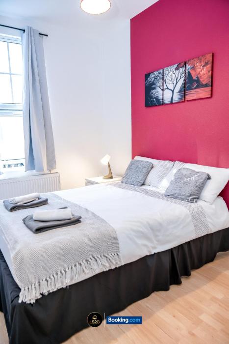 Central and Cozy 2BR By LS2G Short Lets & Serviced Accommodation Greater London With Free WIFI
