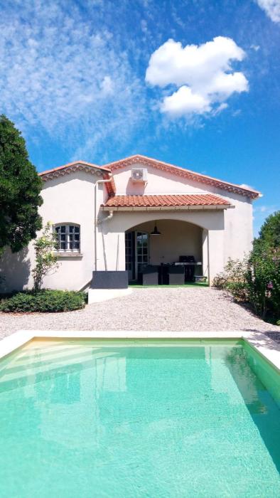 Villa dans le Gard située entre Nîmes, Alès et Uzès avec piscine et spa jacuzzi
