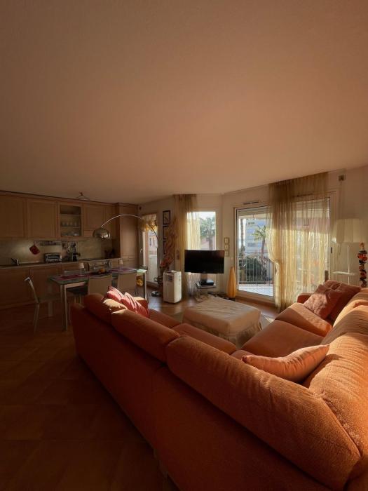 Beautiful apartment very close to the sea