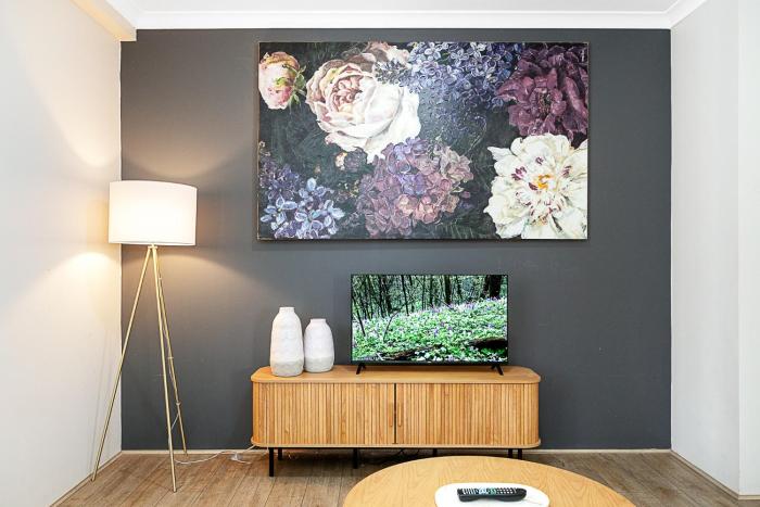 Pause & Play A Sepal Stay