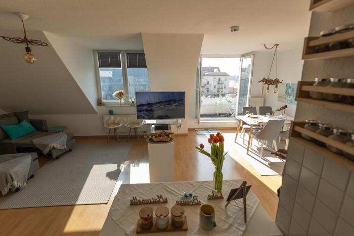 Lake Breeze Maisonette in Leipzig, Balkon und See