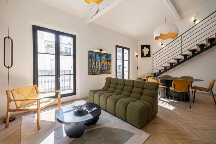 REF 1993 - Cannes Center Renovated Apartment