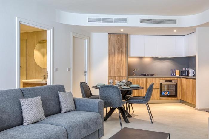 Deluxe Mercury Suites 439 with Pool