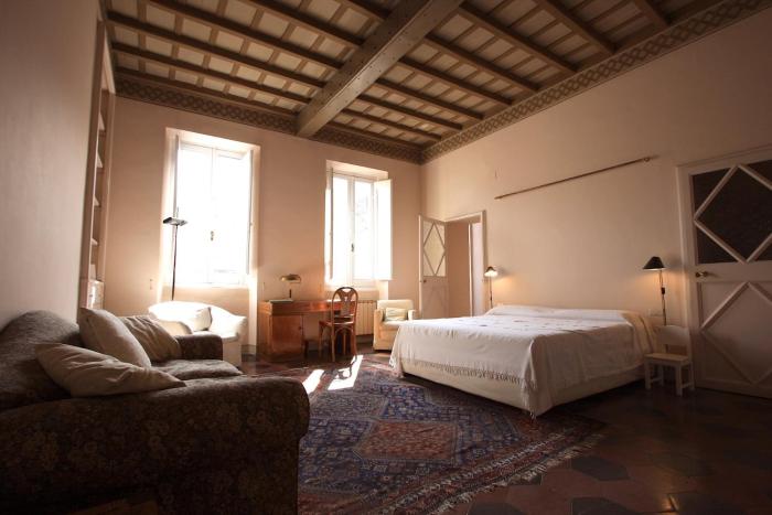 Navona Large 1BR Holiday House