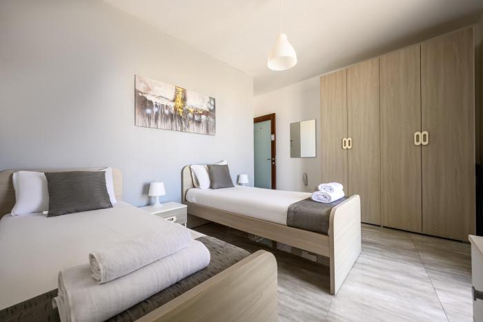 F11 Room 3, private Room two single beds shared bathroom in shared Flat