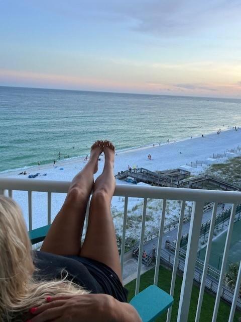 Holiday Surf and Racquet Unit 723